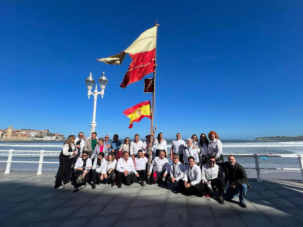 Desfile de pendones casa de leon en asturias gijon 2023 (4)