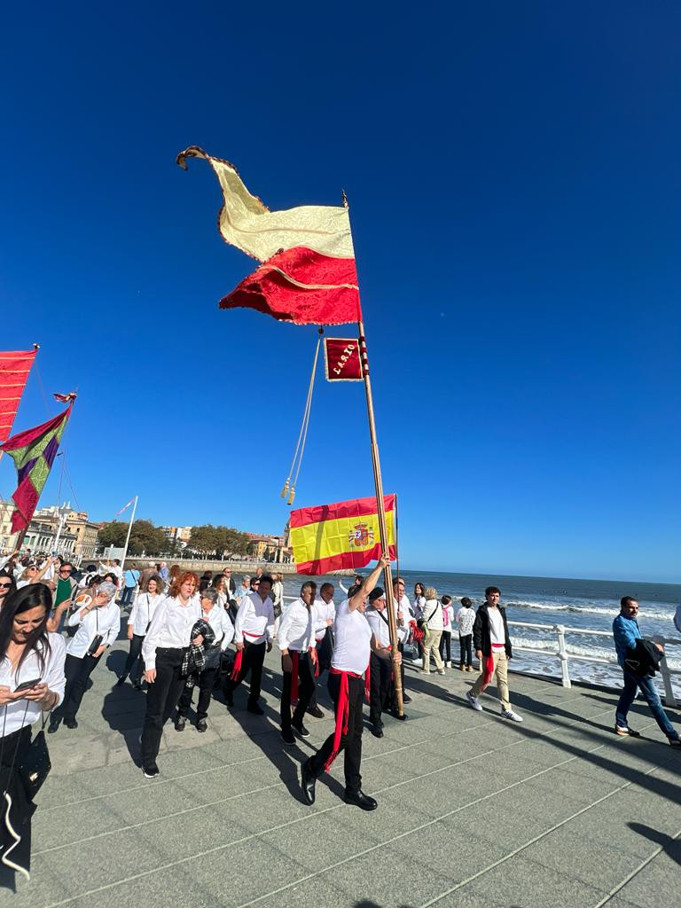 Desfile de pendones casa de leon en asturias gijon 2023 (4)