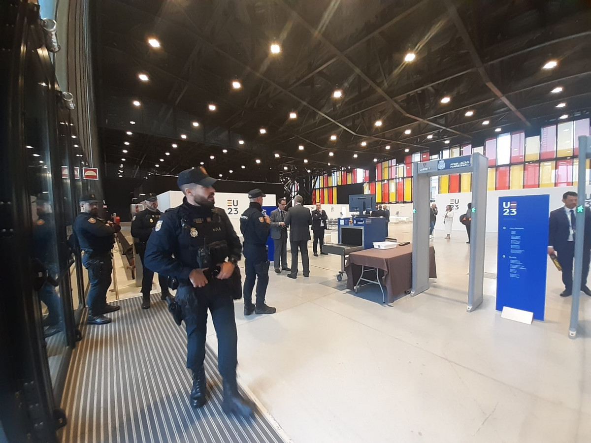 Dispositivo seguridad policia nacional leon (3)