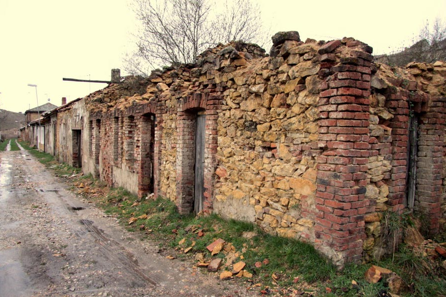 Antiguos cuarteles mineros prado de la guzpeu00f1a JM Sanchis