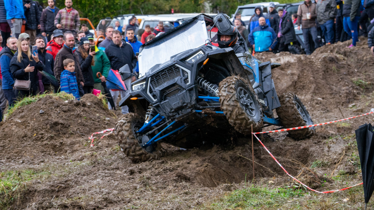 Concentracion y exhibicion 4x4 la pola por dos pulgares de nada