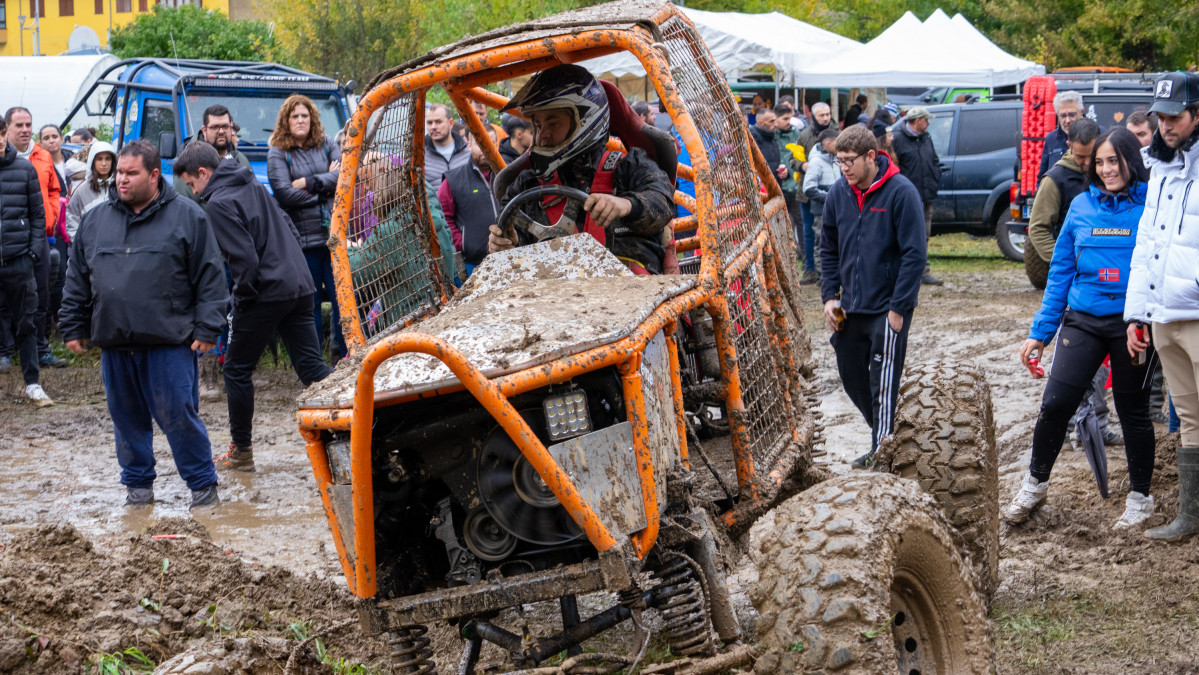 Concentracion y exhibicion 4x4 la pola por dos pulgares de nada (4)