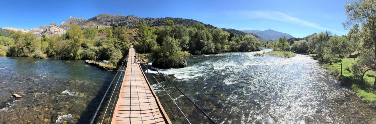 Puente Colgante canal de aguas bravas Alejico Sabero