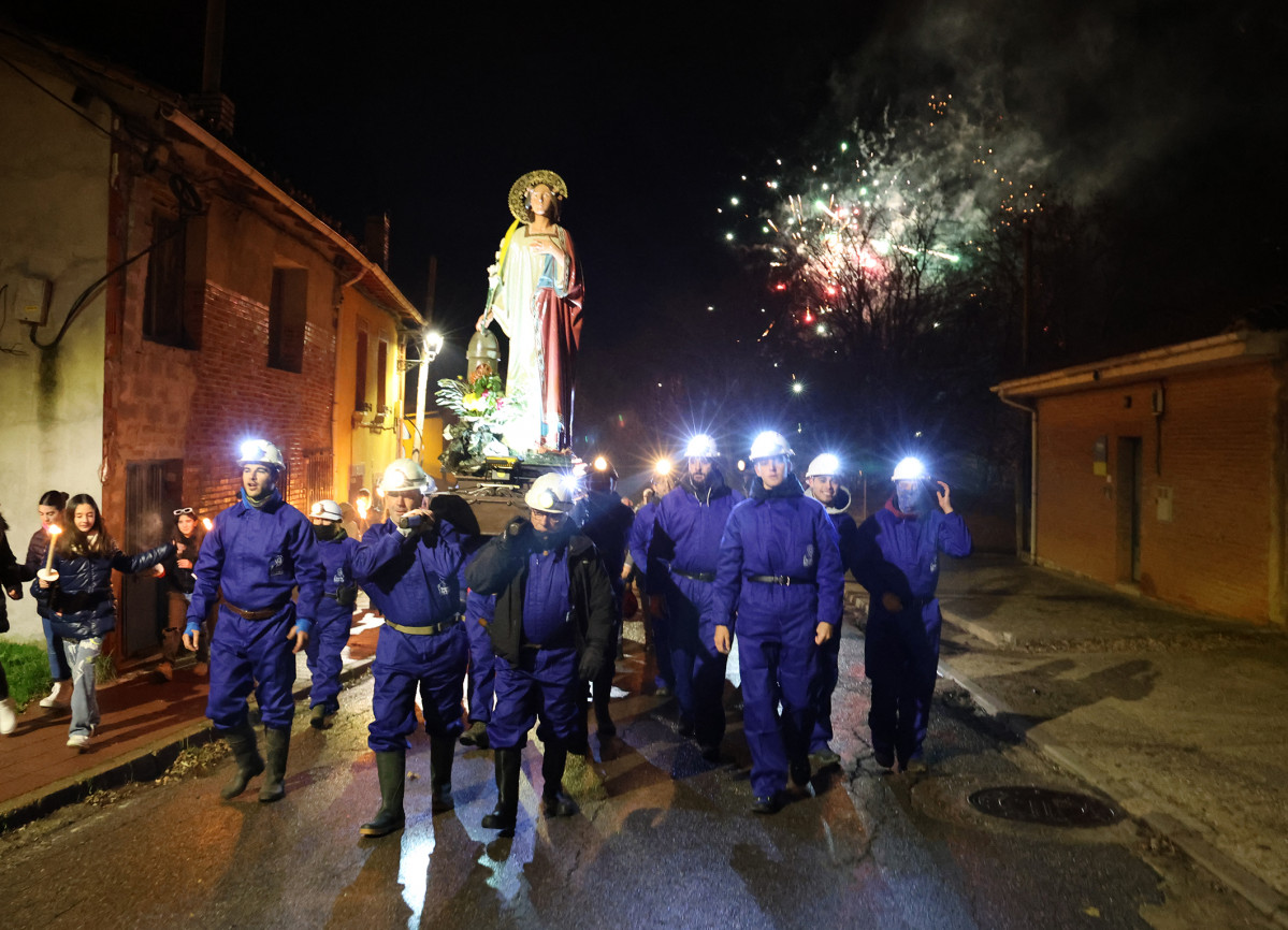 Procesion nocturna santa barbara 2023 barruelo