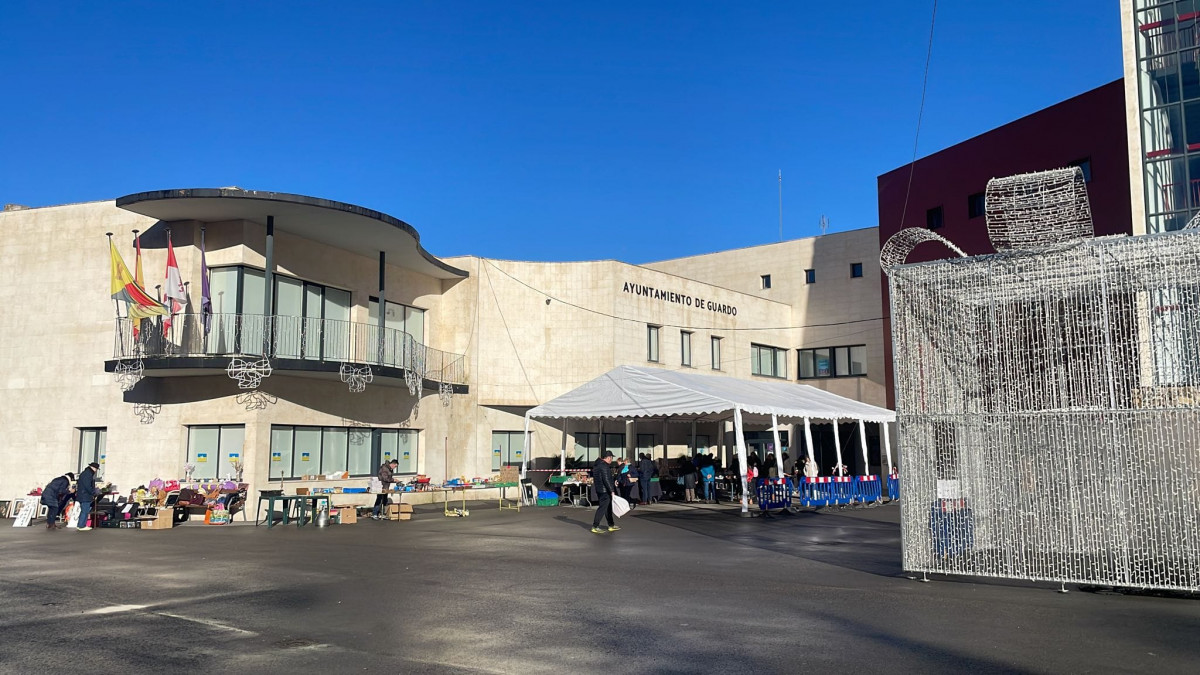 Mercado plaza del ayuntamiento guardo