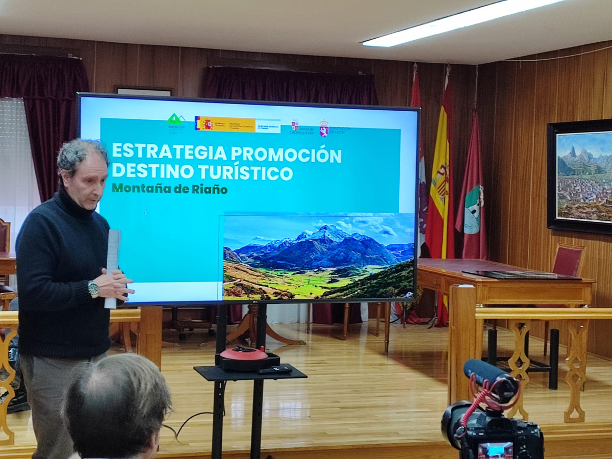 Presentacion estrategia digital plan de sostenibilidad turistica montau00f1a de riau00f1o (2)
