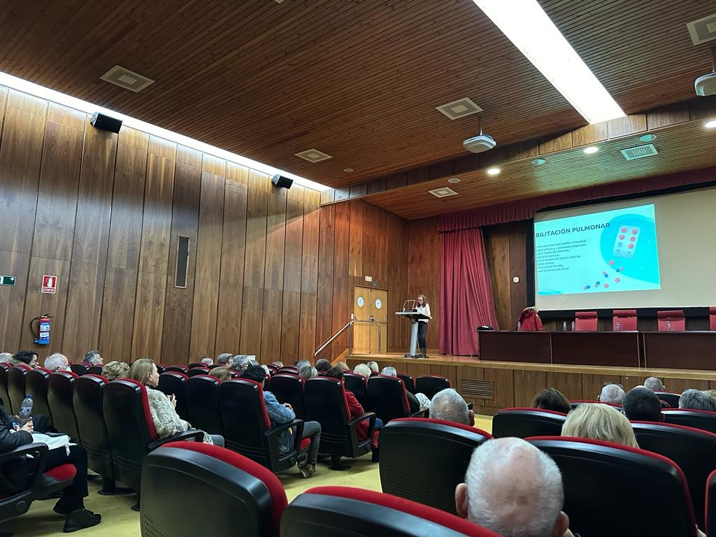 Aula pacientes fibrosis pulmonar ideopatica hospital de leon