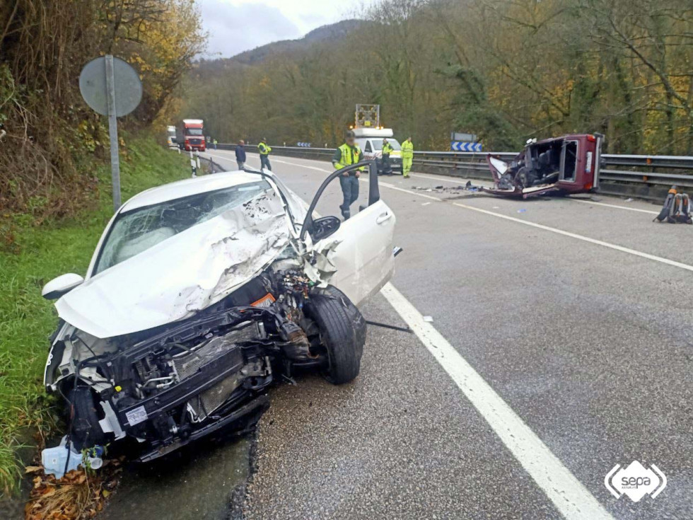 2023.12.12 ACCIDENTE DE TRÁFICO EN LENA 1