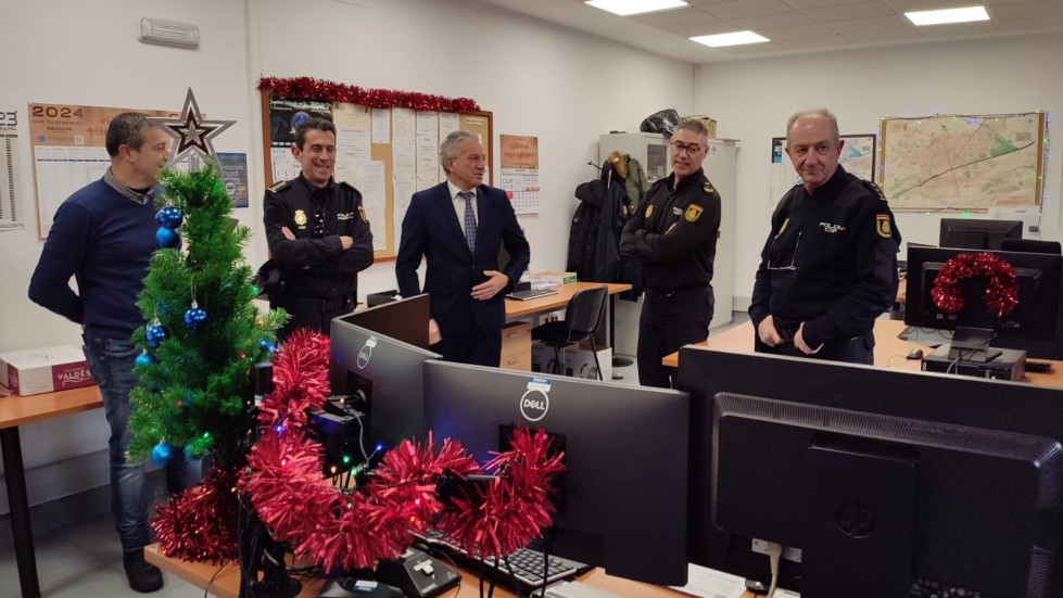 Visita nicanor sen guardia civil y policia nacional leon