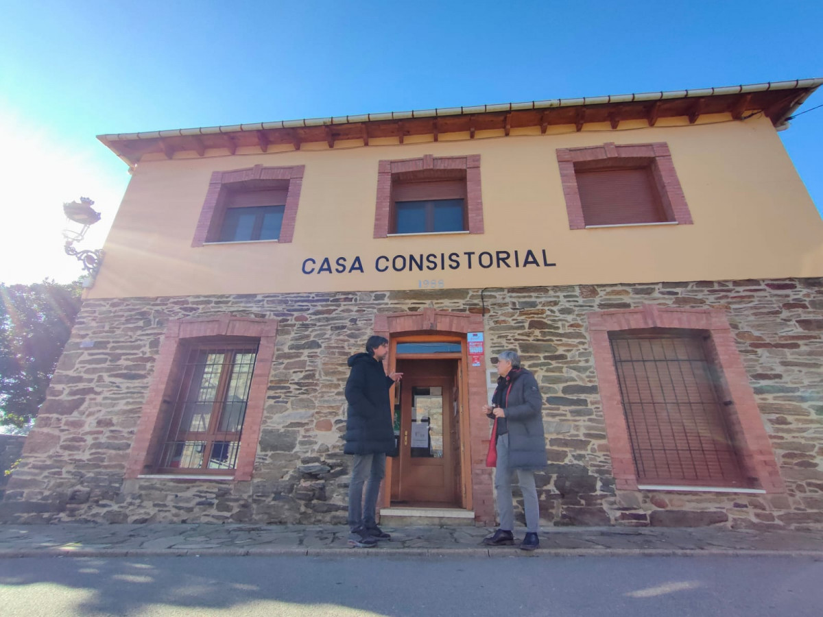 Eduardo Diego y Jorge Garcu00eda en el Ayuntamiento de Congosto (4)
