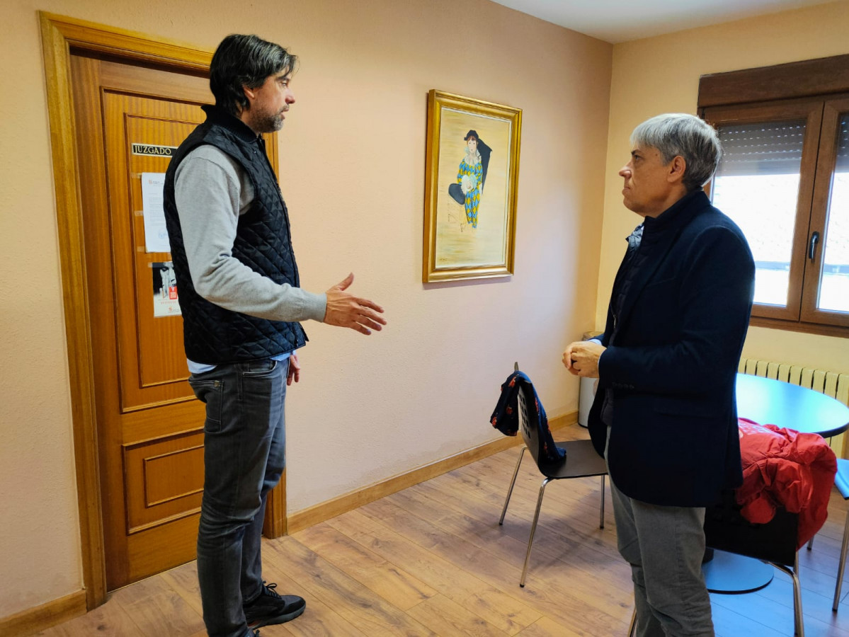 Eduardo Diego y Jorge Garcu00eda en el Ayuntamiento de Congosto (1)