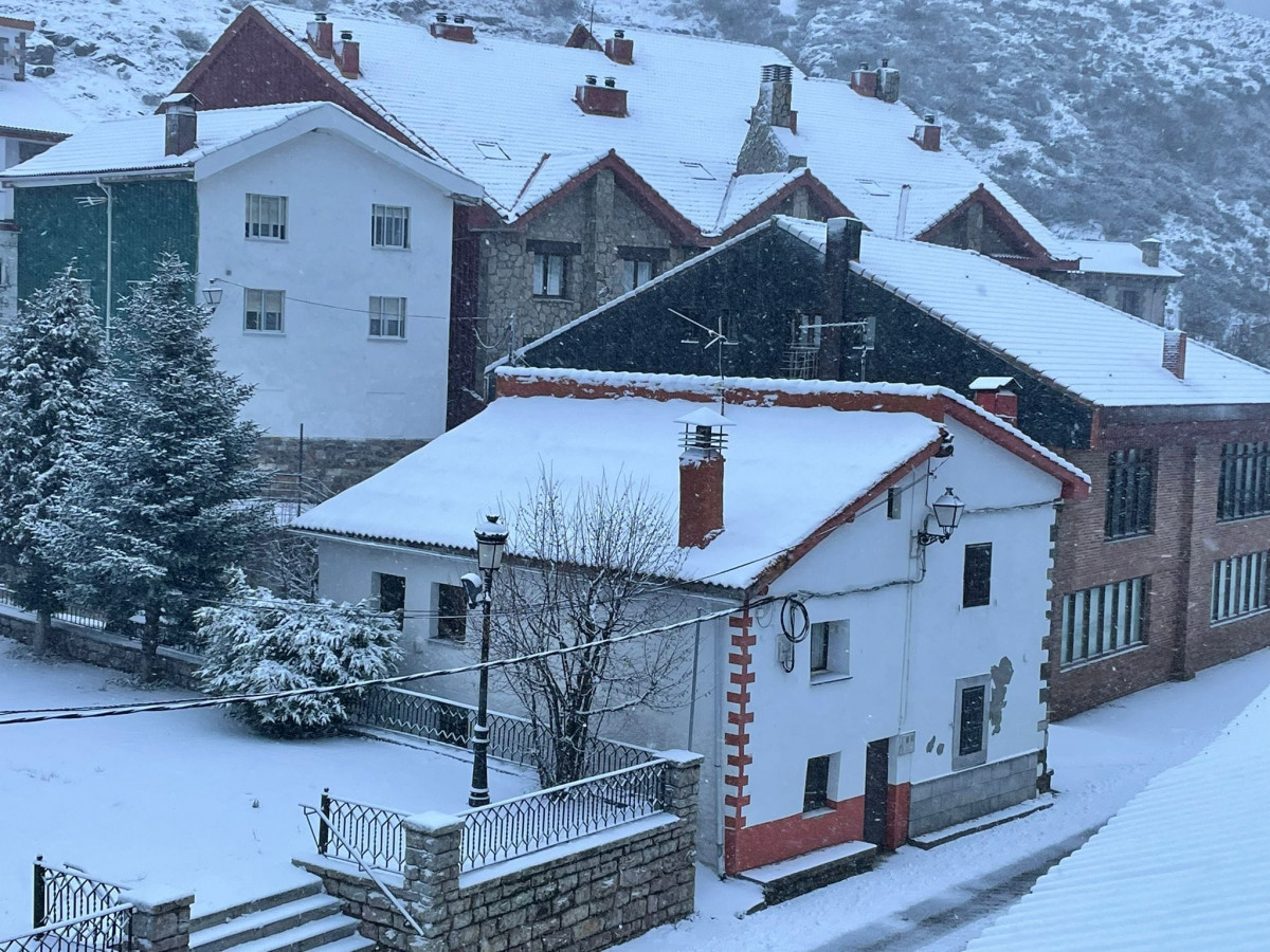 Llánaves de la Reina   Hotel San Glorio   nieve 2024