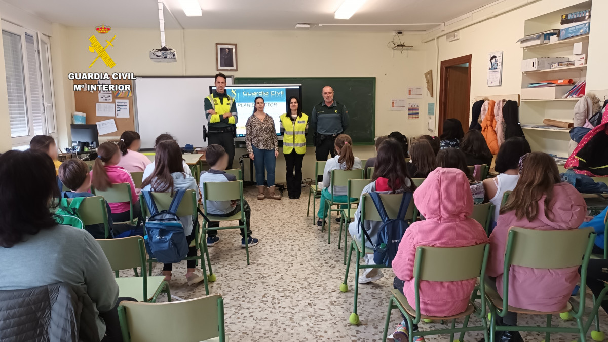 Charla alumnos colegio san justo de la vega guardia civil