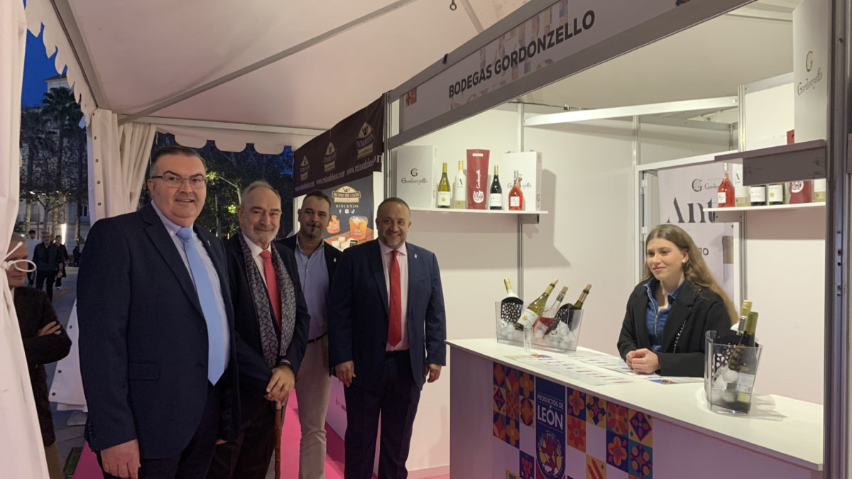 Inauguración I Feria Productos de León en Sevilla1