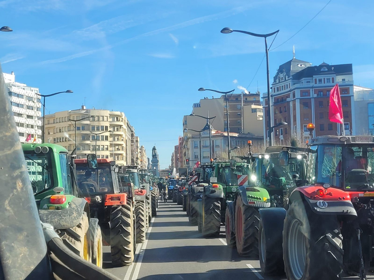 Tractorada tractores movilizacionescampo leones sector primario (3)