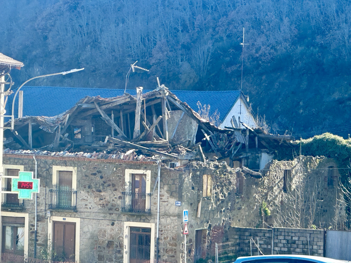 Edificio bar leon sabero ruinas