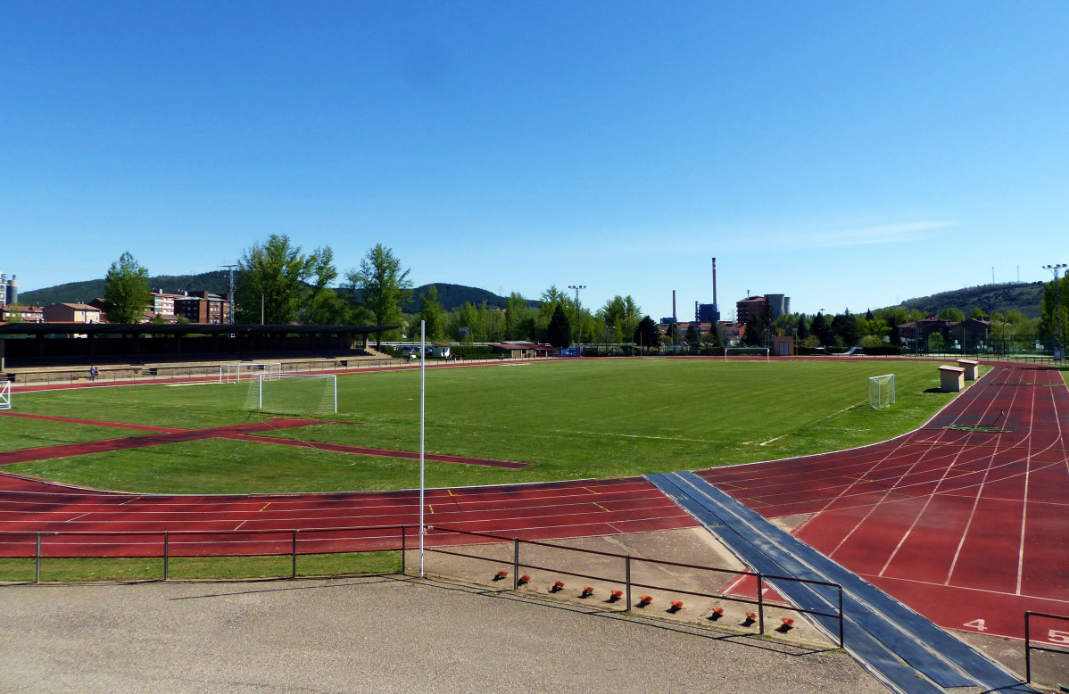 Instalaciones deportivas la robla  pistas atletismo campo de futbol