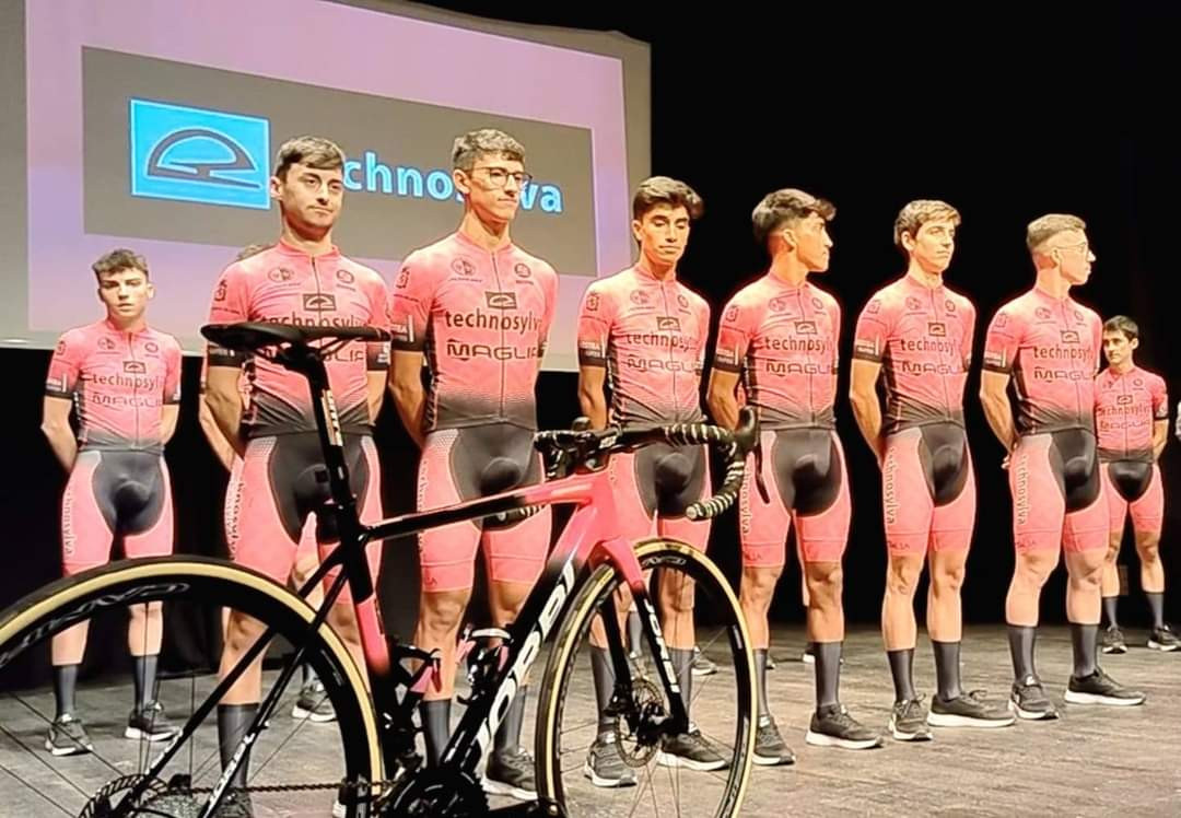 Presentaciu00f3n  Technosylva Maglia Bembibre Cycling Team 2024 (4)