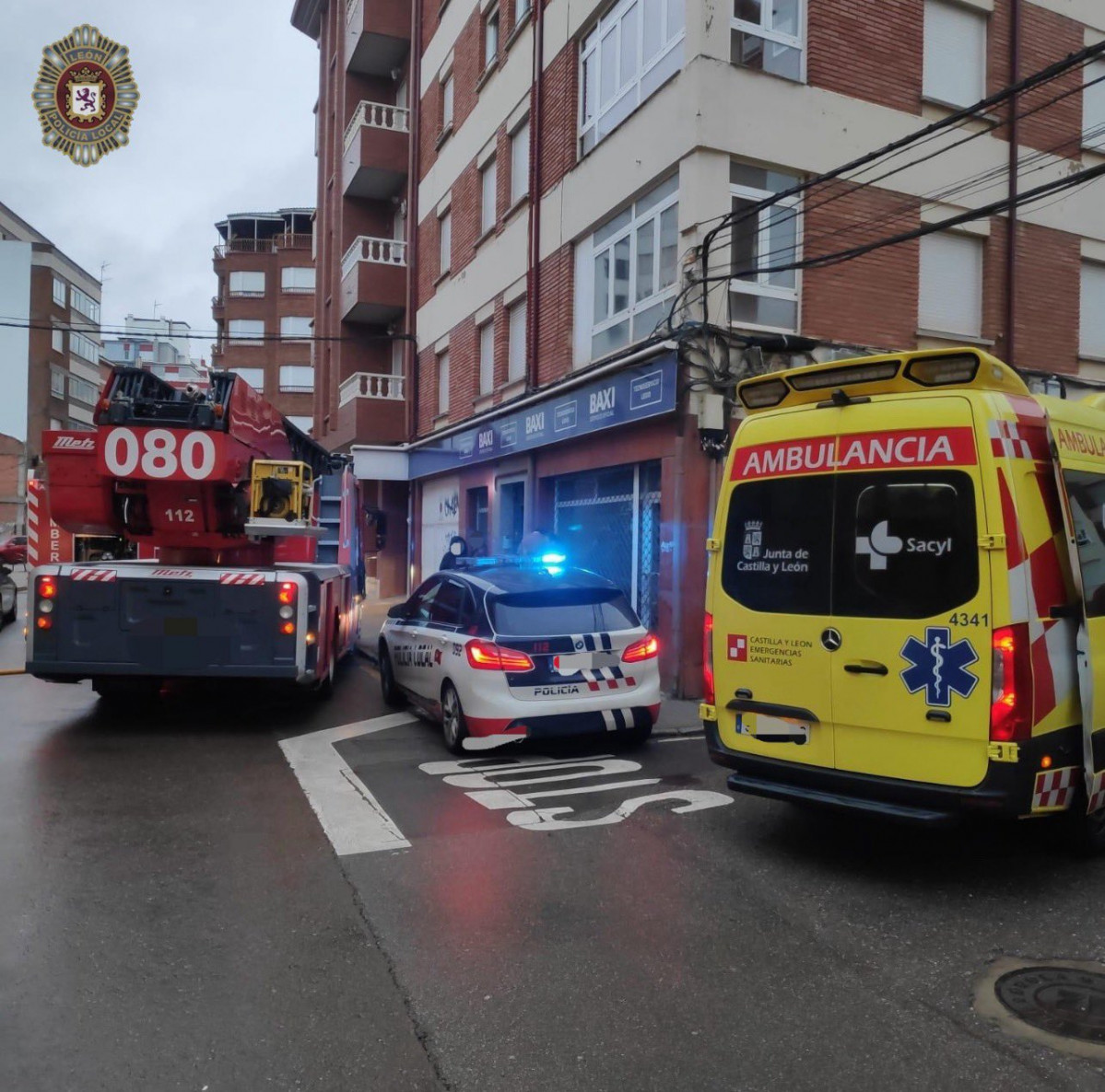 Incendio vivienda leon policia local (2)