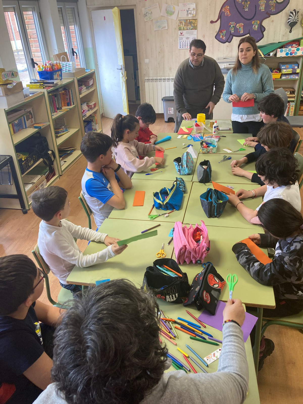 Actividades colegio de la vecilla Muestra de Gallos de Pluma y Mosca Artificial (3)