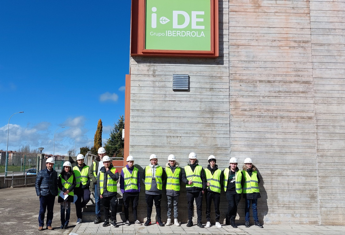 2024 03 25.  visita alumnos FP Leon subestacion eras de renueva i DE