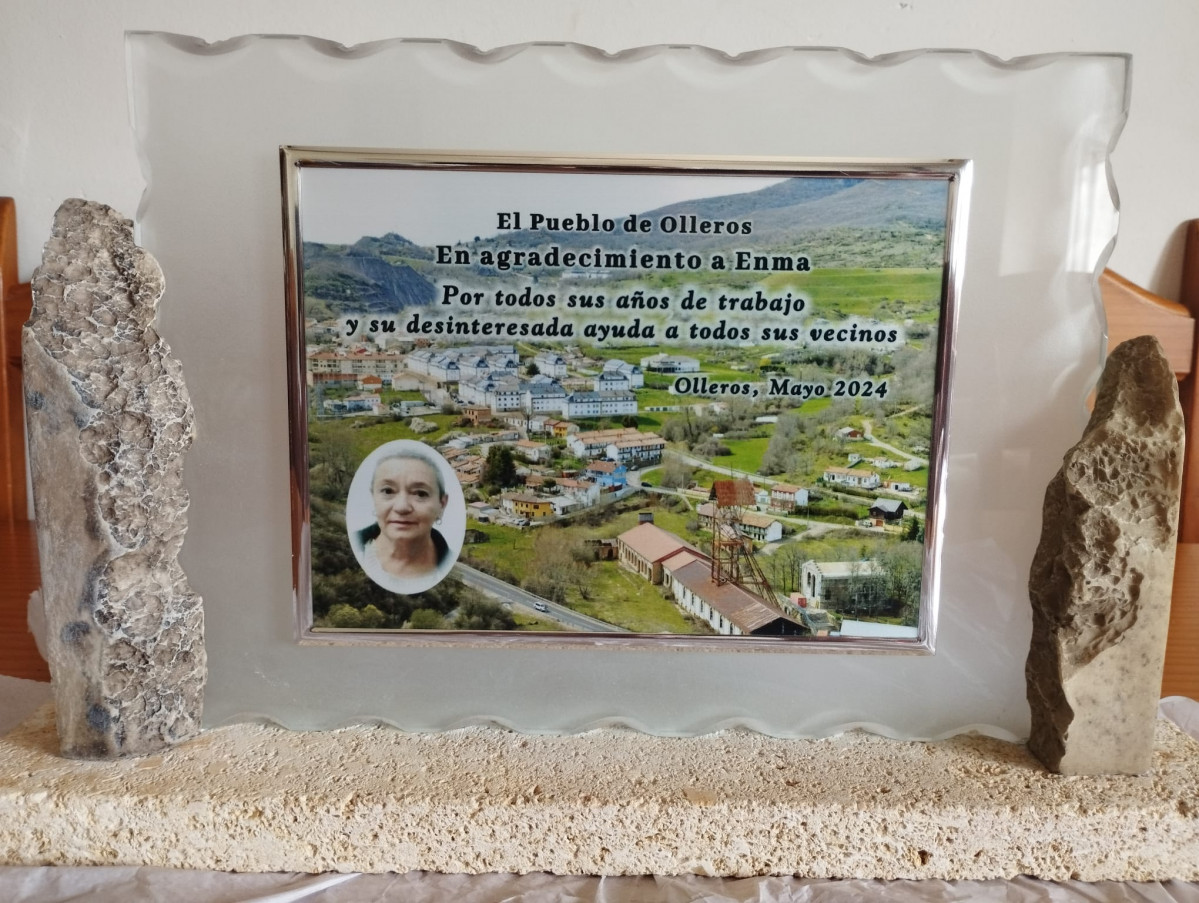 Placa homenaje olleros emma