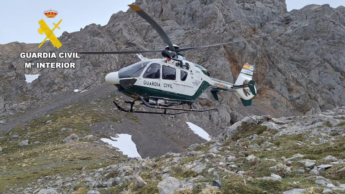 Helicoptero guardia civil collado jermoso 2024 1