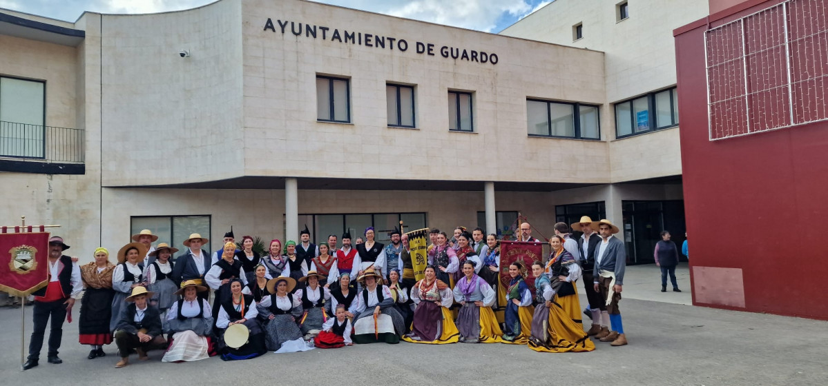 Festival de coros y danzas guardo