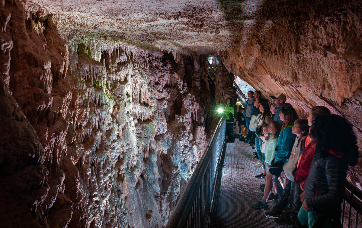 Cueva de los franceses gente 2