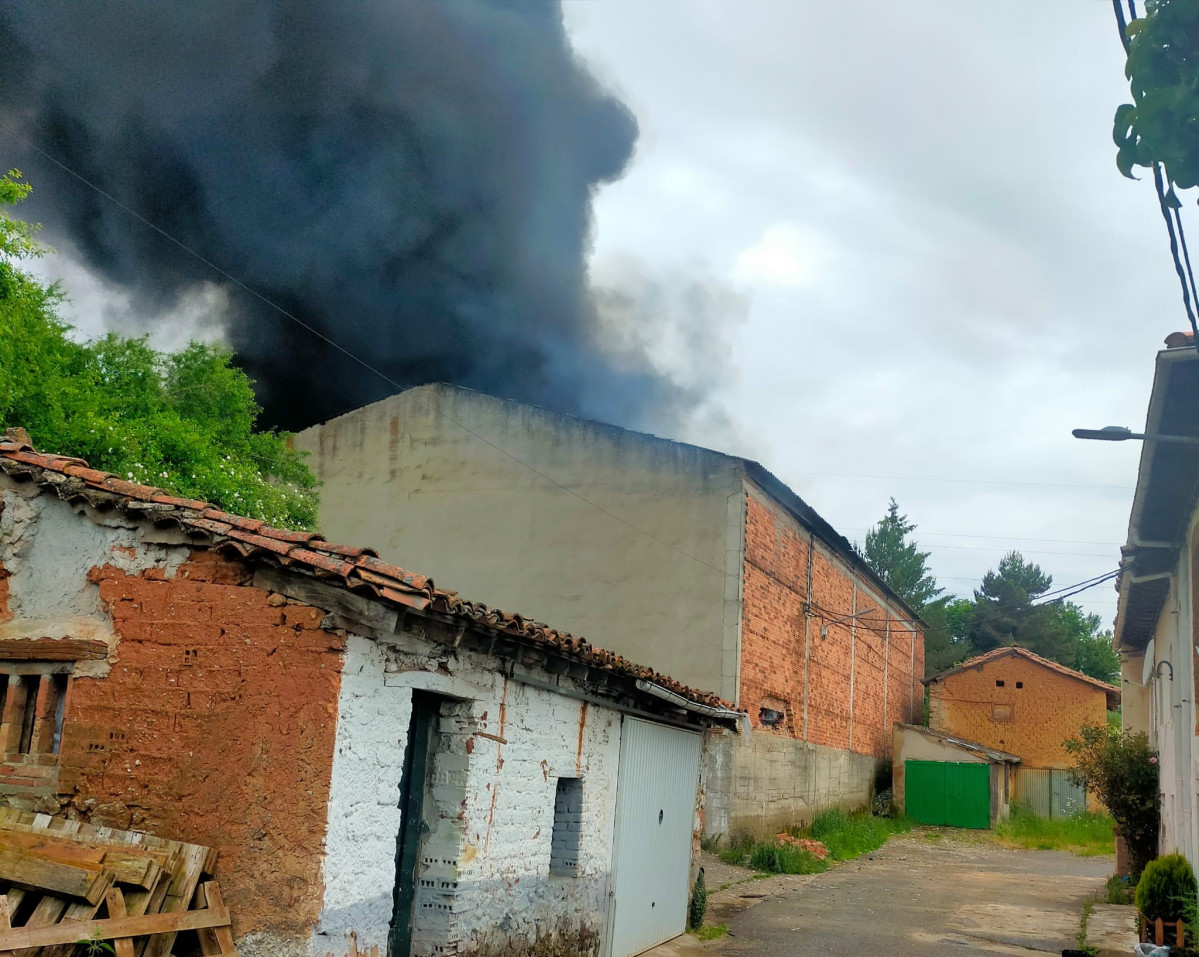 Incendio nave agricola intorcisa (5)