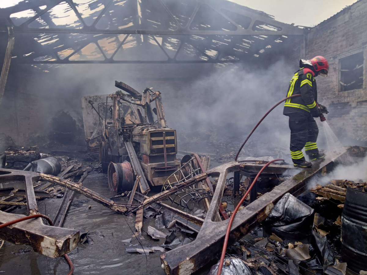 Incendio nave agricola intorcisa (6)