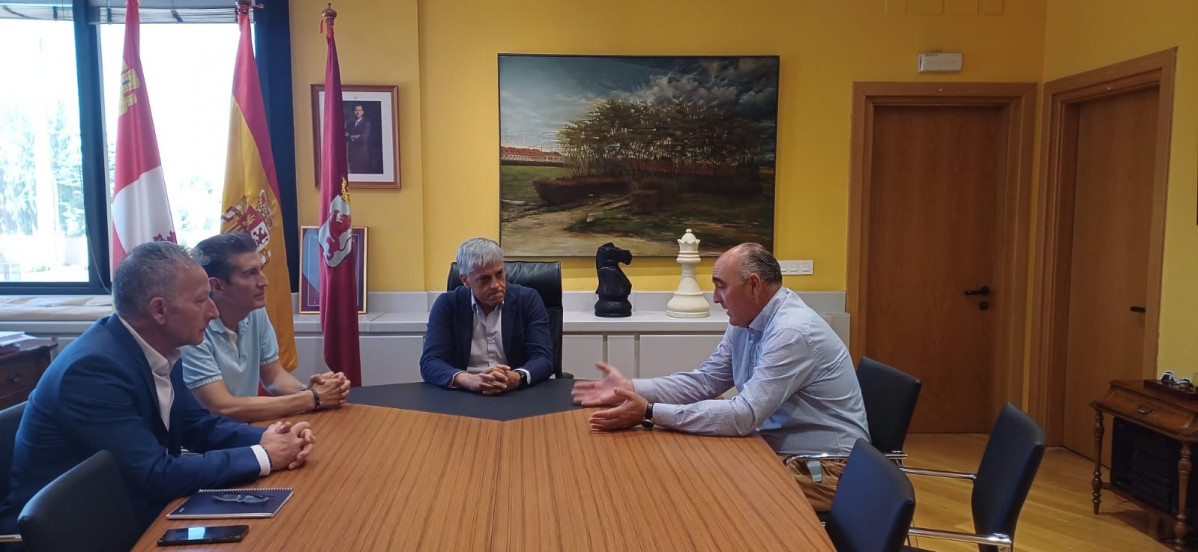 Reunion alcalde Cremenes delegado jcyl