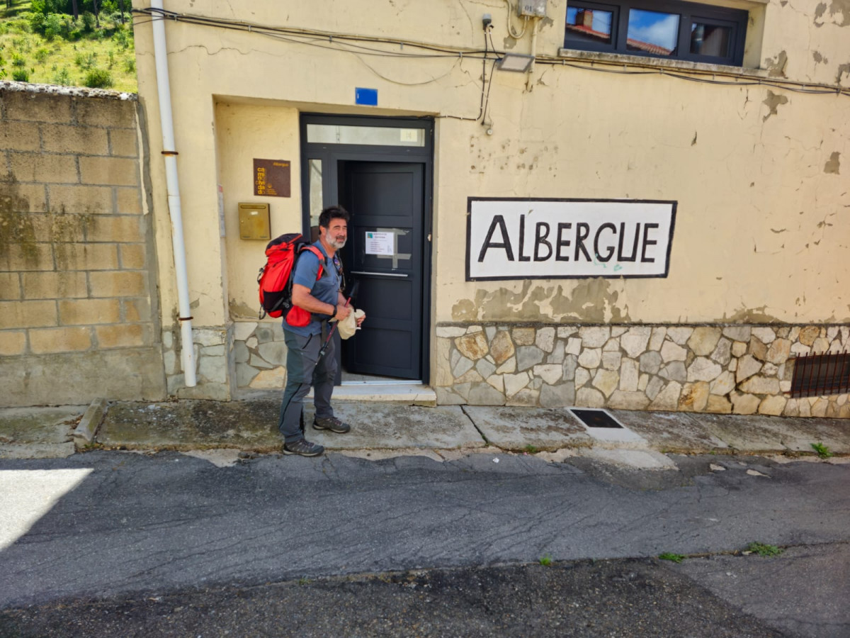 Peregrinos albergue cistierna 1