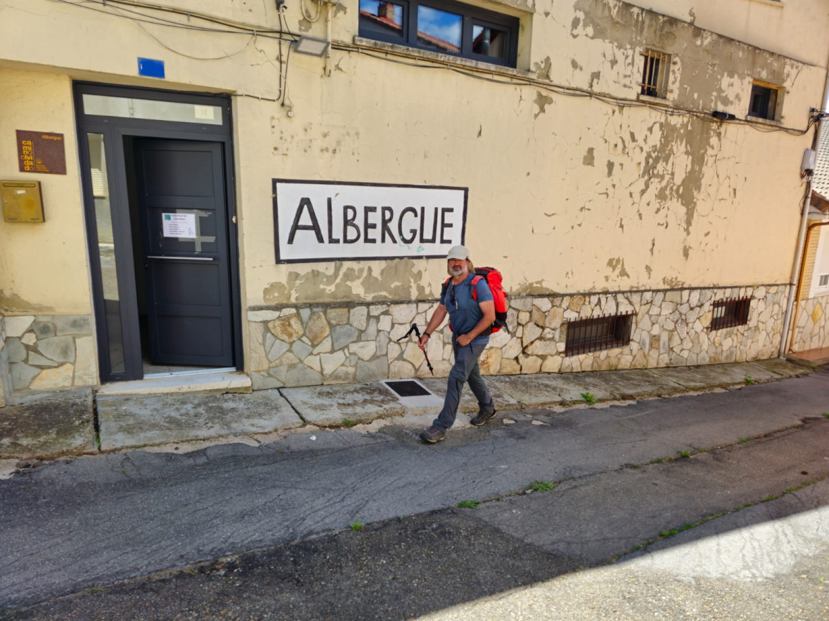 Peregrinos albergue cistierna 2
