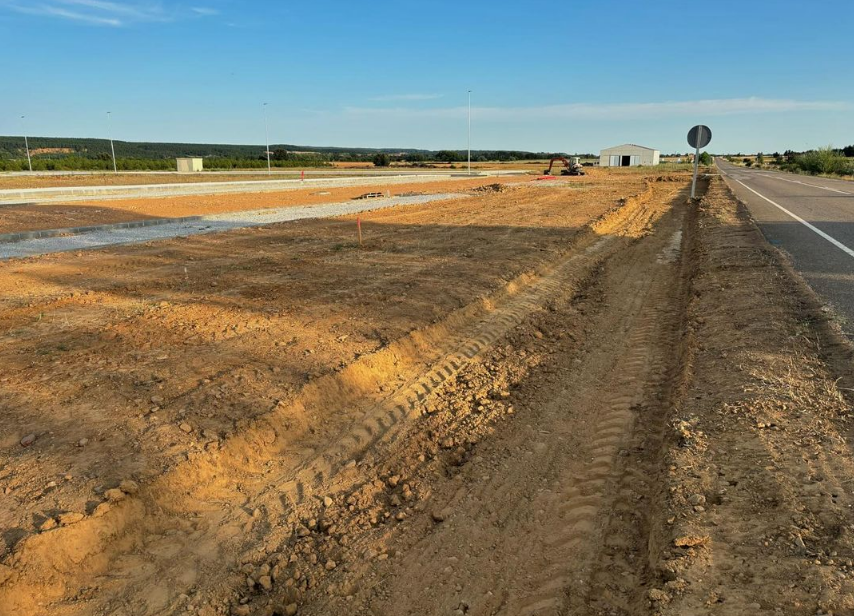 Obras acceso poligono de almanza (2)