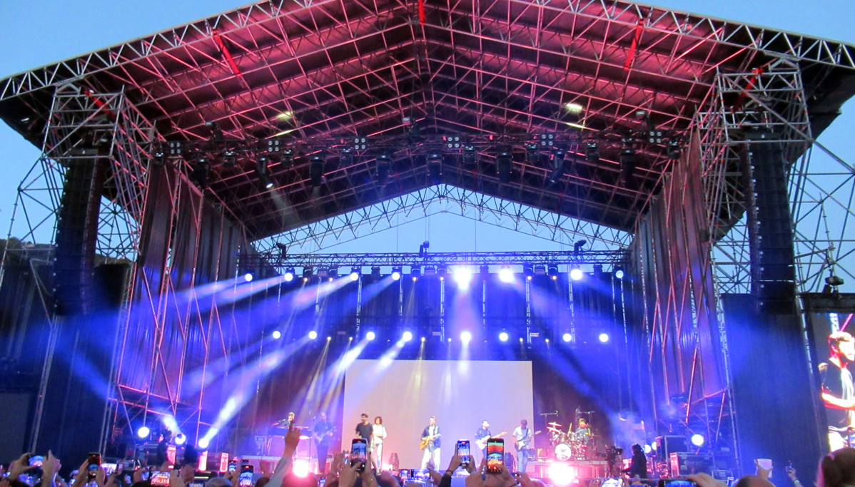 Gran puesta en escena de la banda Taburete