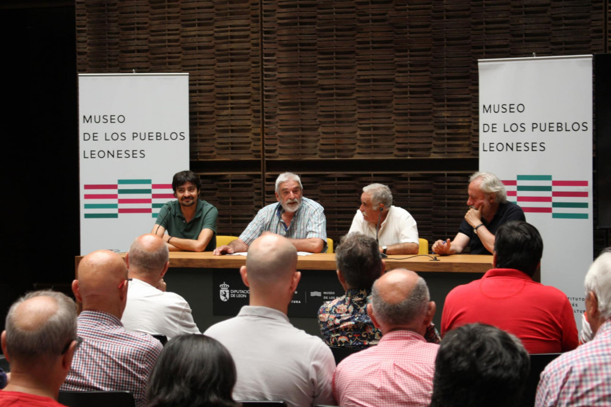 Inauguracion exposicion pantano del porma museo de los pueblos leoneses