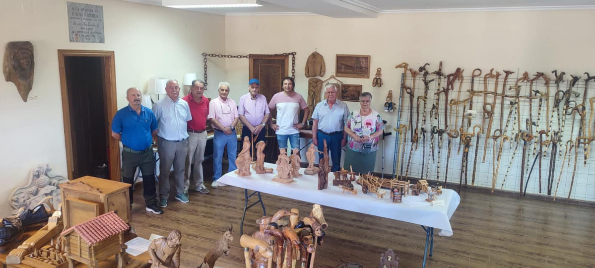 Exposicion artesanos madera prioro (3)