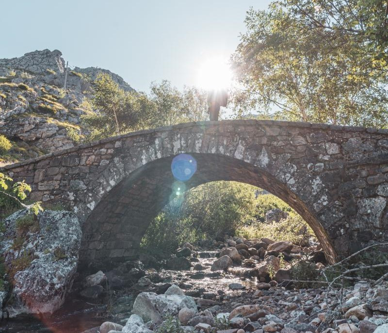 Ponton del arroyo de Villarias valdelugueros   turismo montau00f1a de riau00f1o (2)