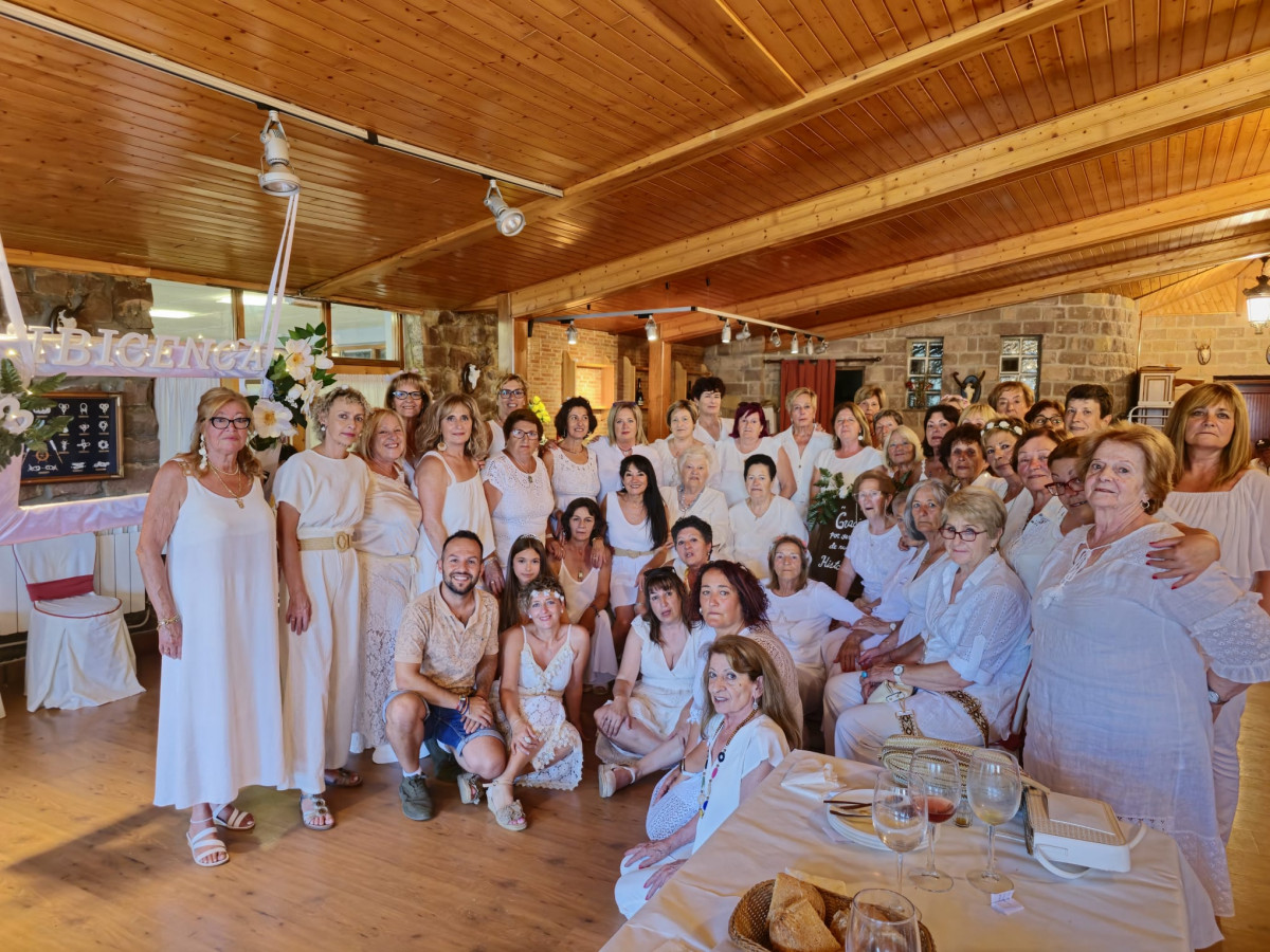 Asociacion de Mujeres de Barruelo fiesta ibicenca