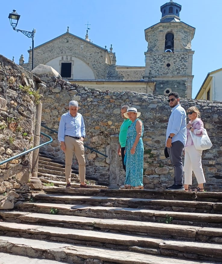 IMG Escalinata Colegiata Villafranca del Bierzo (2)