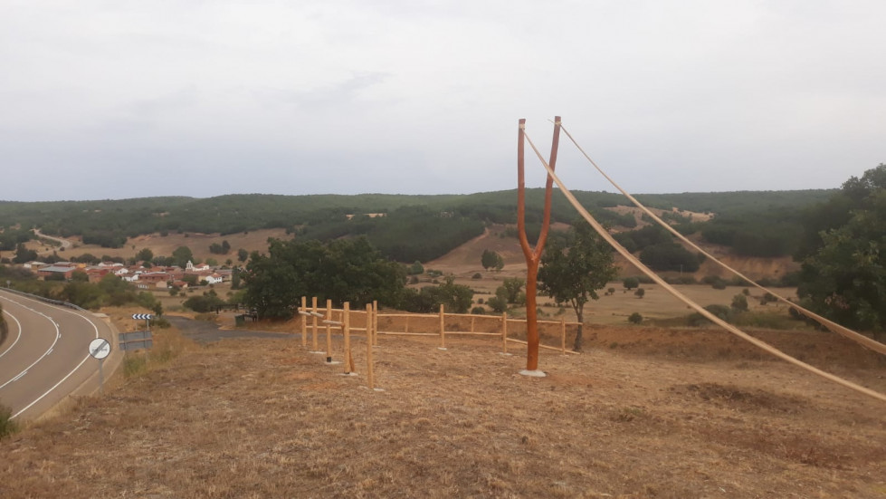 Mirador de las estrellas y tirapiedras llamas de rueda