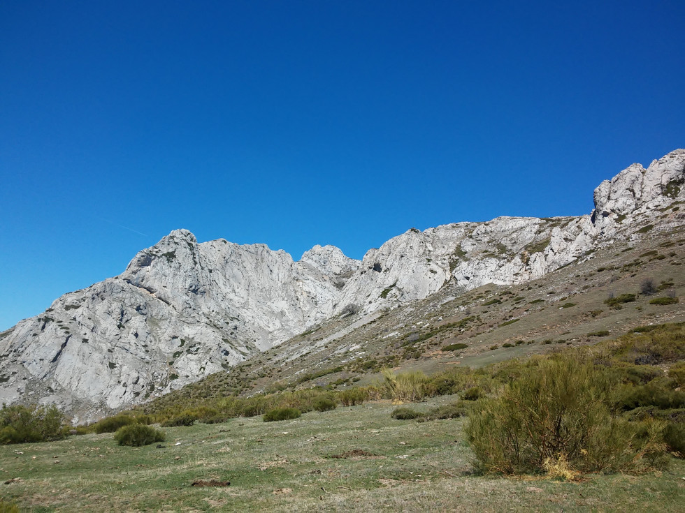 Senda de Fuente Cobre montaña palentina turismo palencia