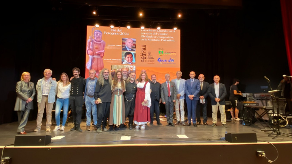 Foto familia dia del peregrino 2024 guardo