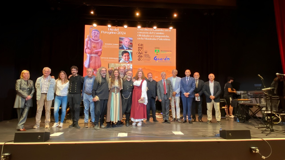 Foto familia dia del peregrino 2024 guardo