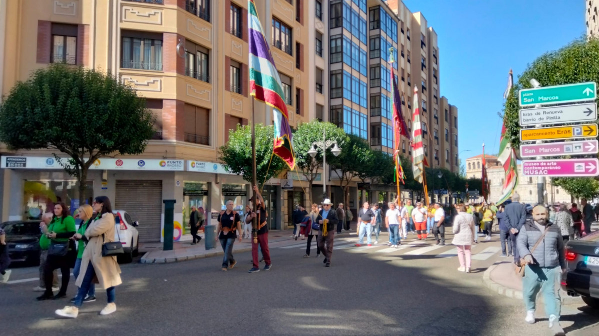 Desfile de pendones san froilan 2024 leon (10)