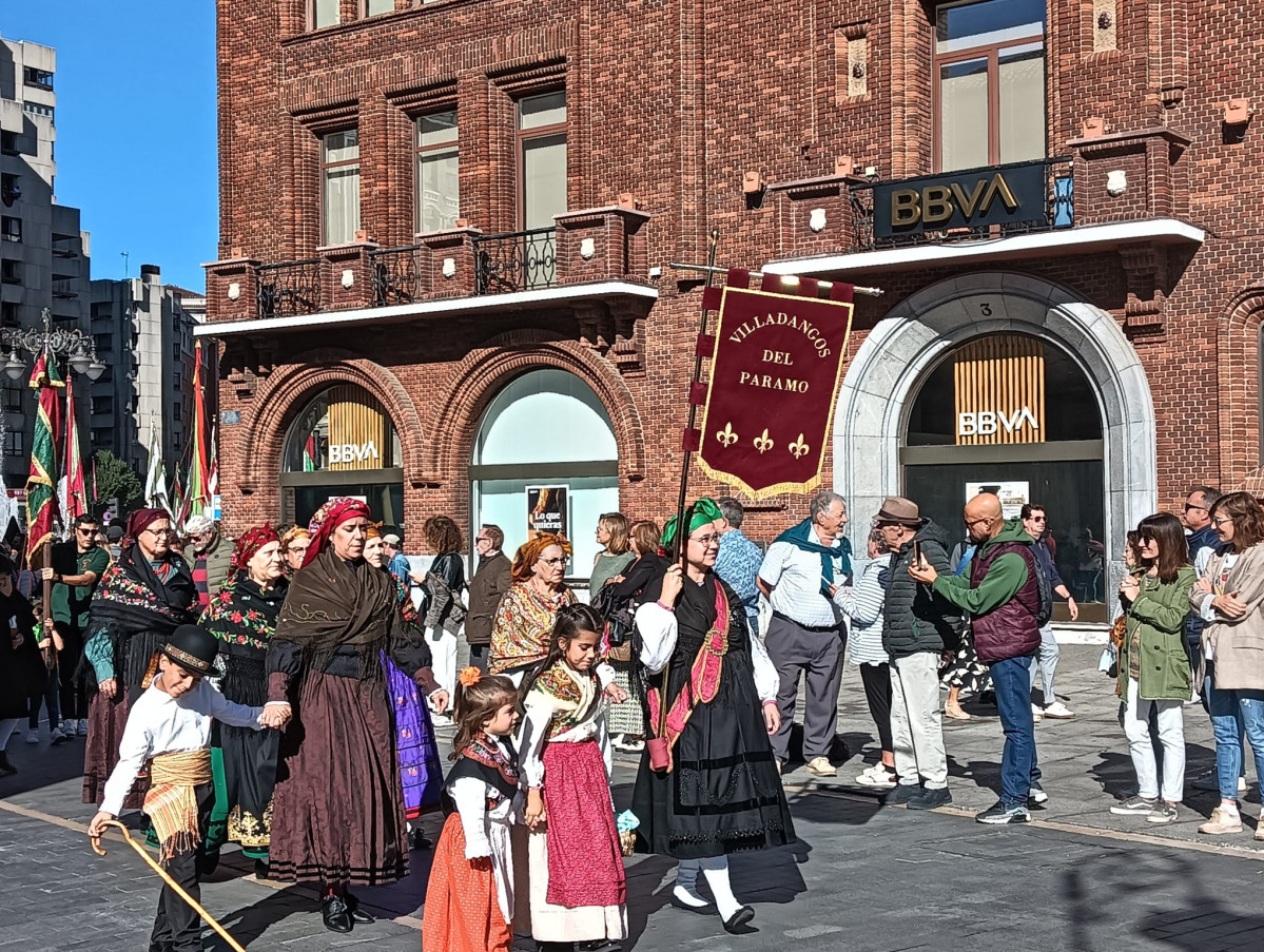 Desfile de pendones san froilan 2024 leon (27)