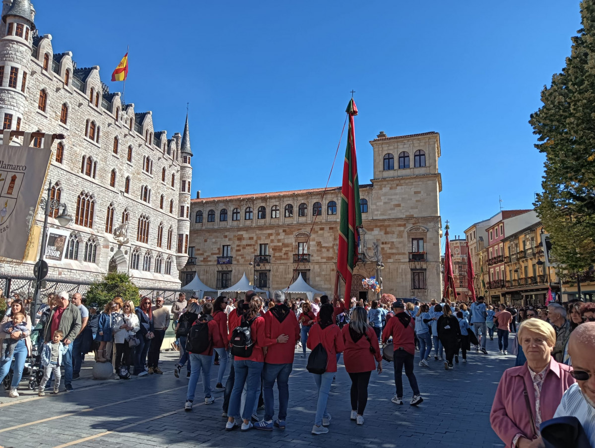 Desfile de pendones san froilan 2024 leon (29)