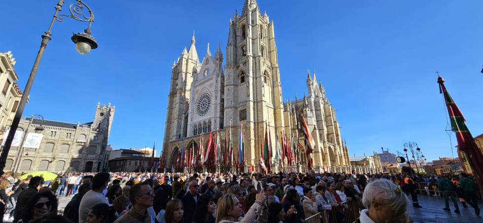 Desfile de pendones san froilan 2024 leon (33)