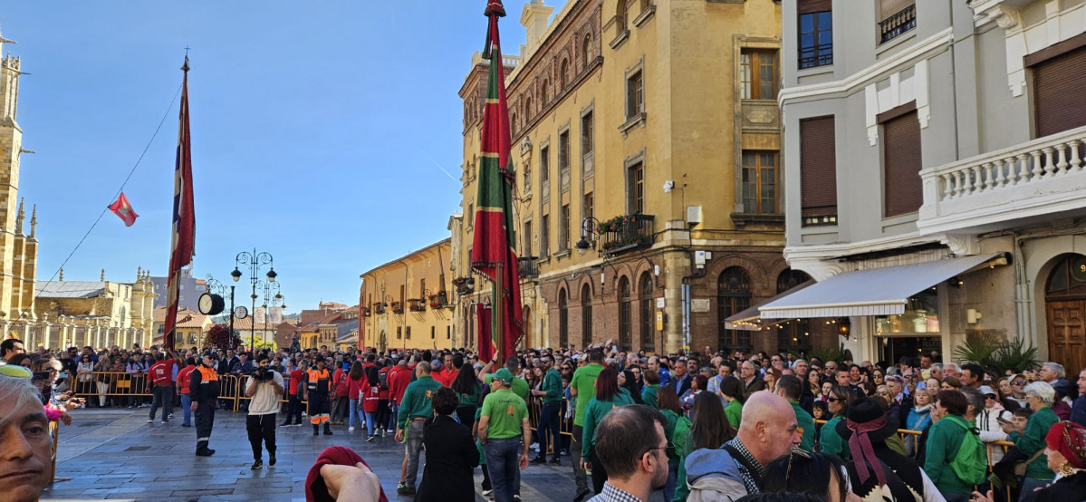 Desfile de pendones san froilan 2024 leon (34)